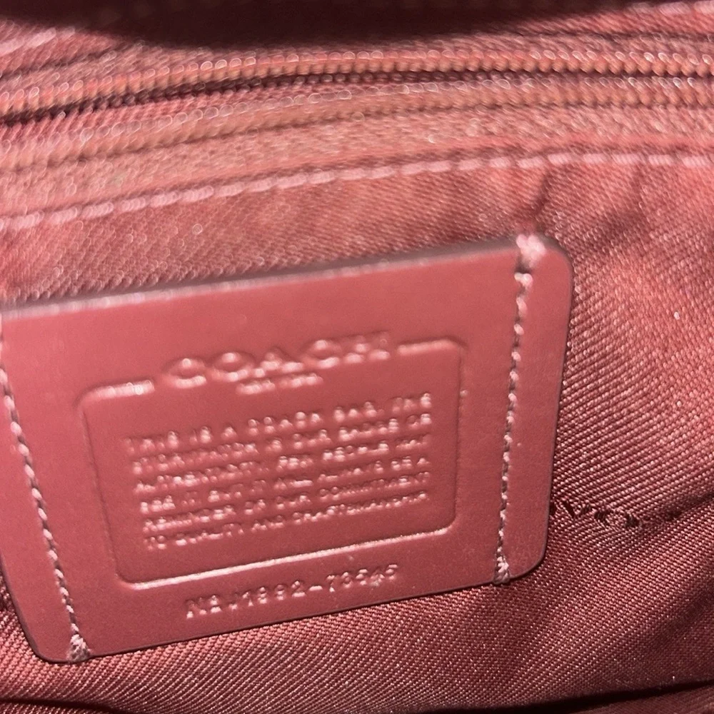 Coach Dalton 31 Pink Pebbled Leather NWOT w/gun metal hardware/bag charm - Picture 3 of 14